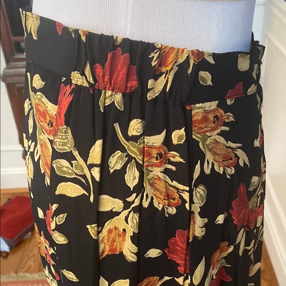 Mevisto Floral Black Skirt - Picture 3 of 8